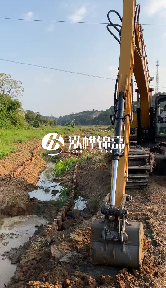 青島河道清淤專業(yè)施工-水挖機清淤適合哪些河道狀況？